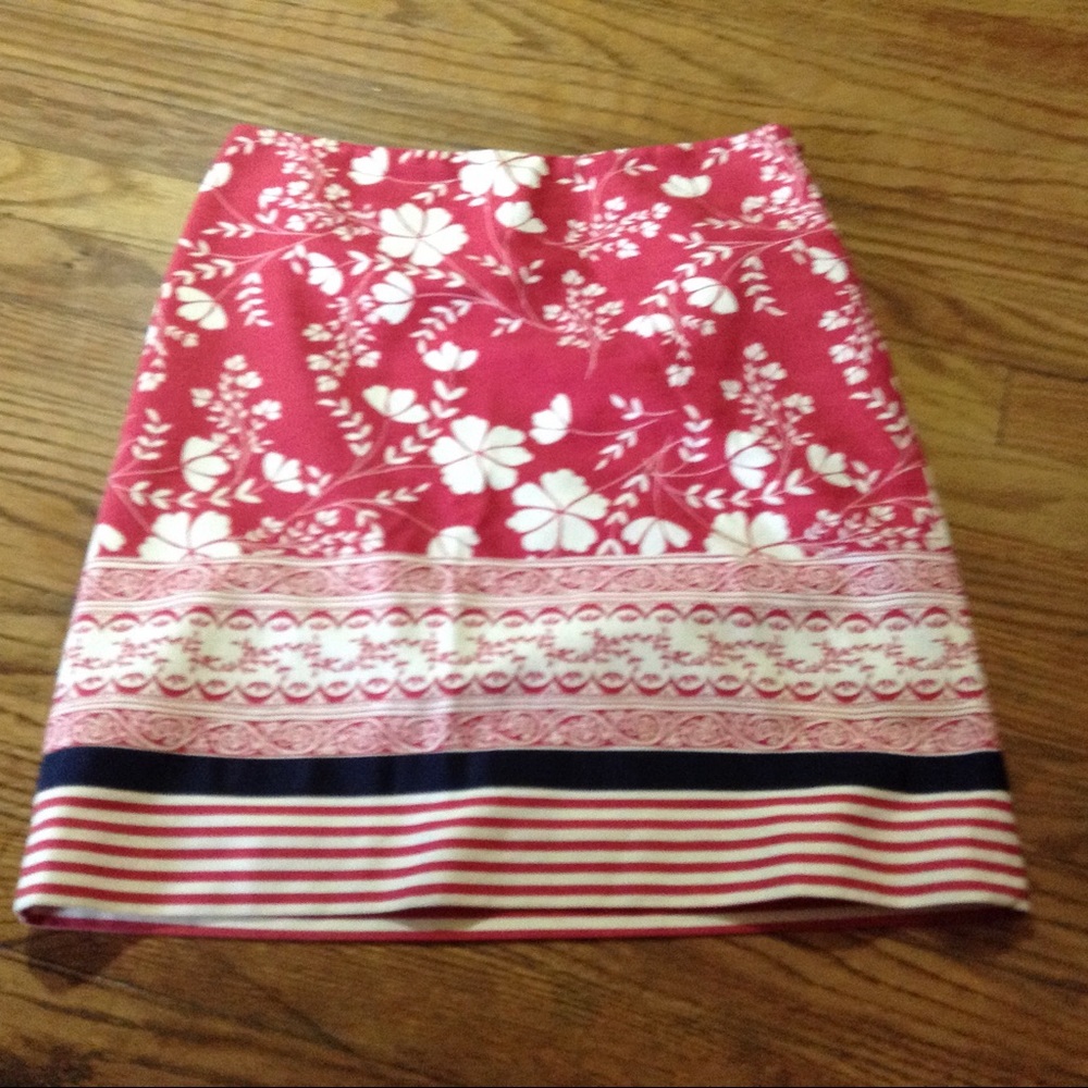 Loft skirt & white Tommy Hildegard T